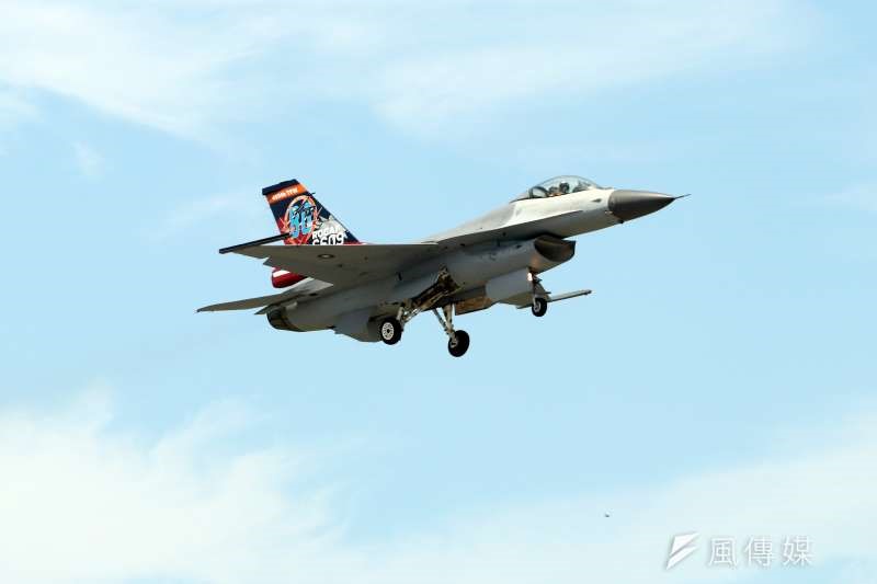 空軍執行「F-16A/B型戰機性能提升」案，針對現有F-16A/B型戰機，並增加使用年限、大幅增加作戰能力及提升自我保護能力。（資料照，蘇仲泓攝）